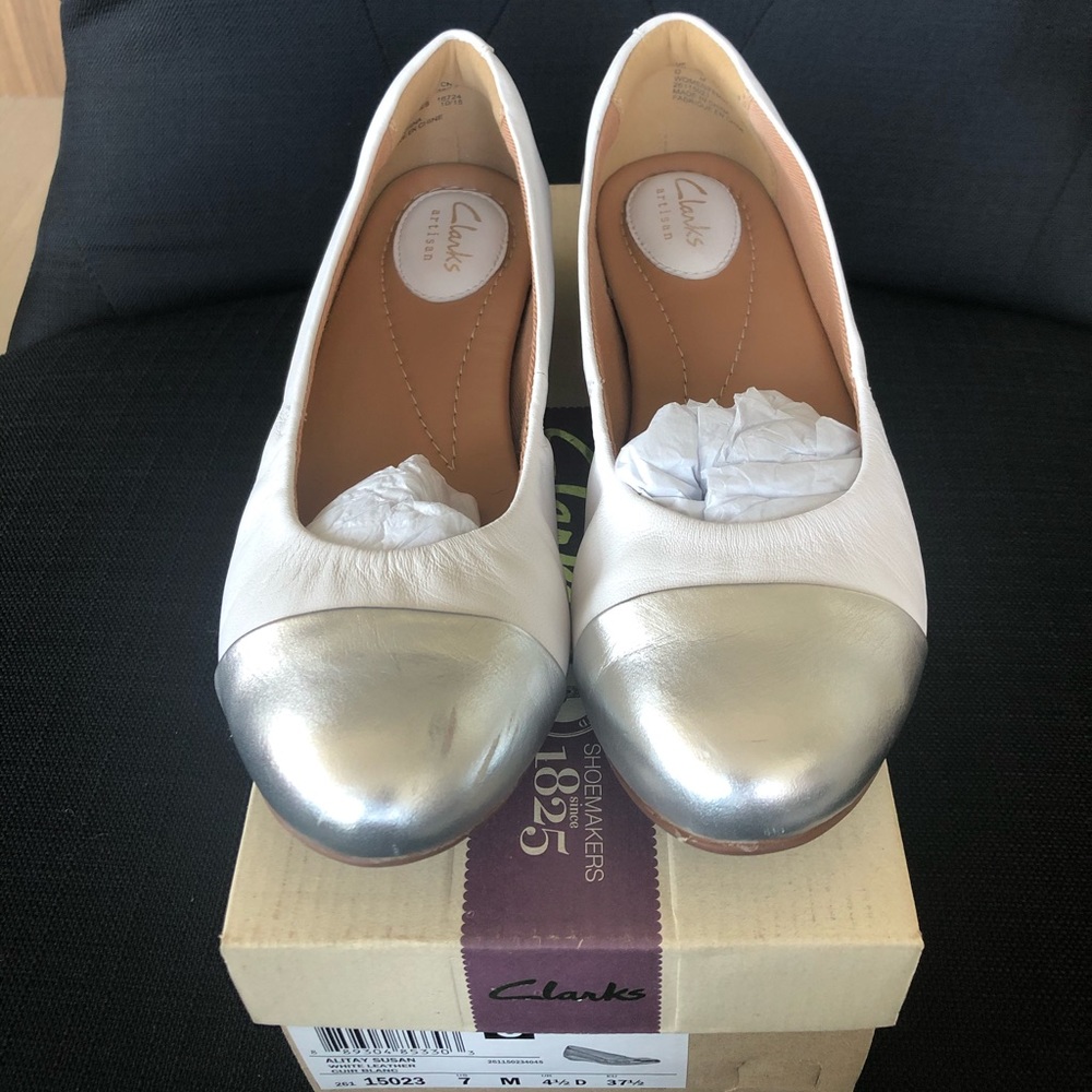 ⭐️SOLD ON M⭐️ Clarks Flats